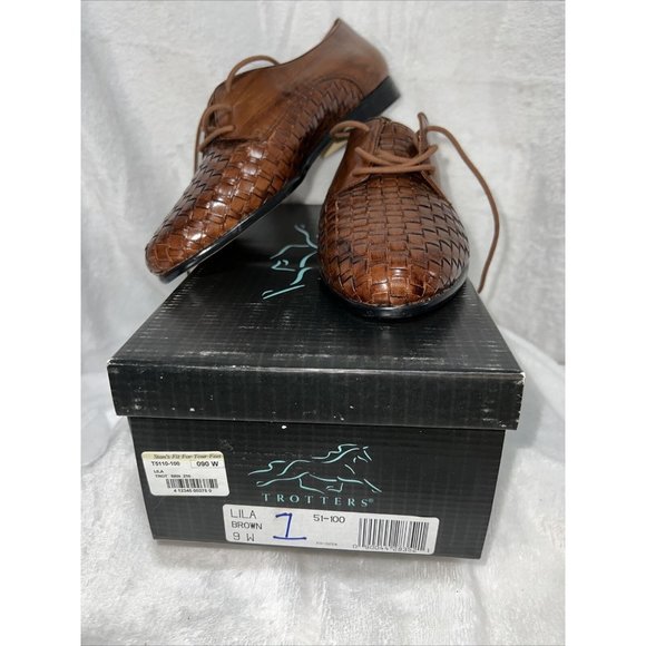 Trotters Brown Woven Leather Oxfords - Picture 6 of 10